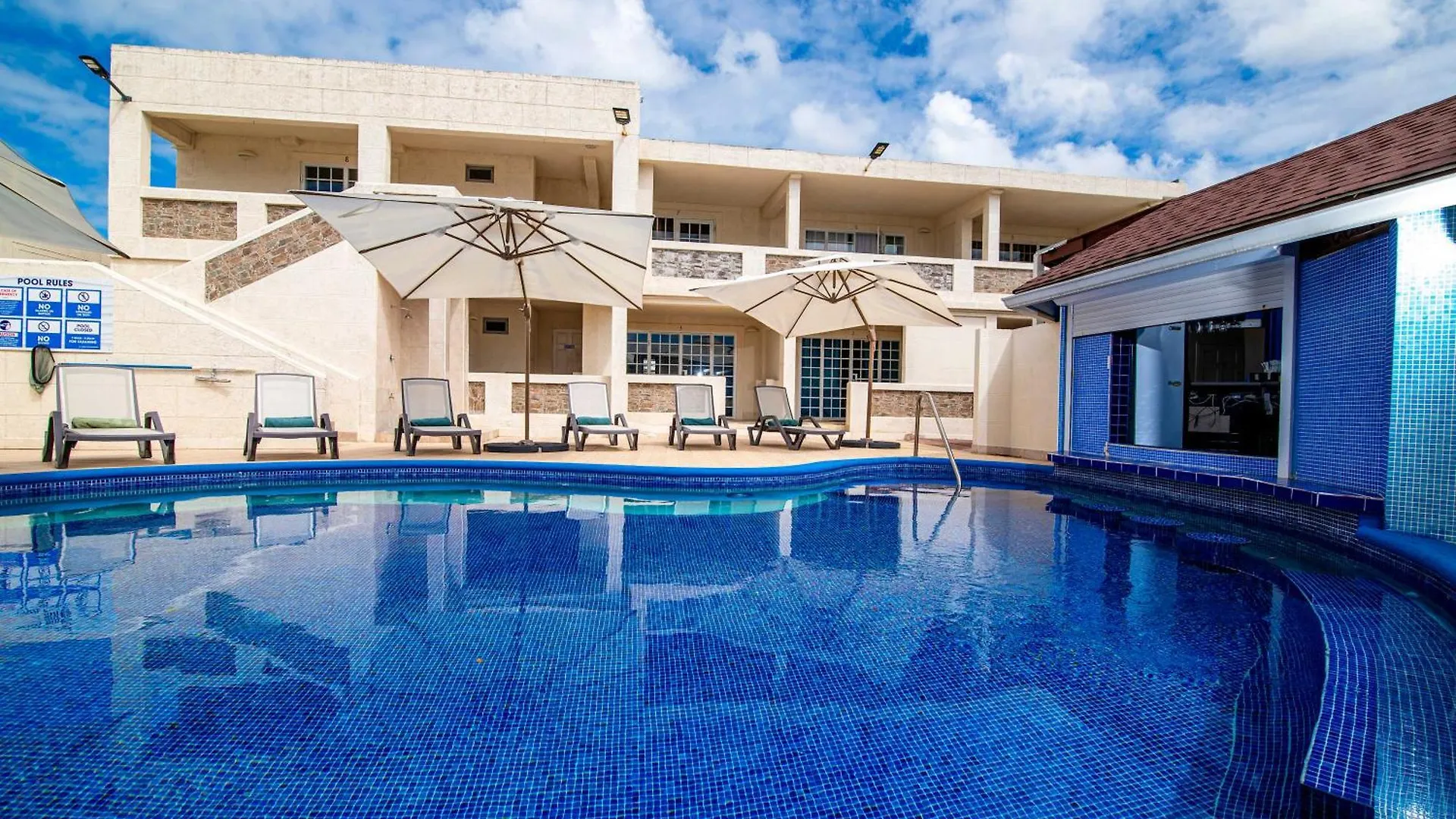Apartment Carambola Hotel With Pool Access, Steps To Beach Christ Church Barbados