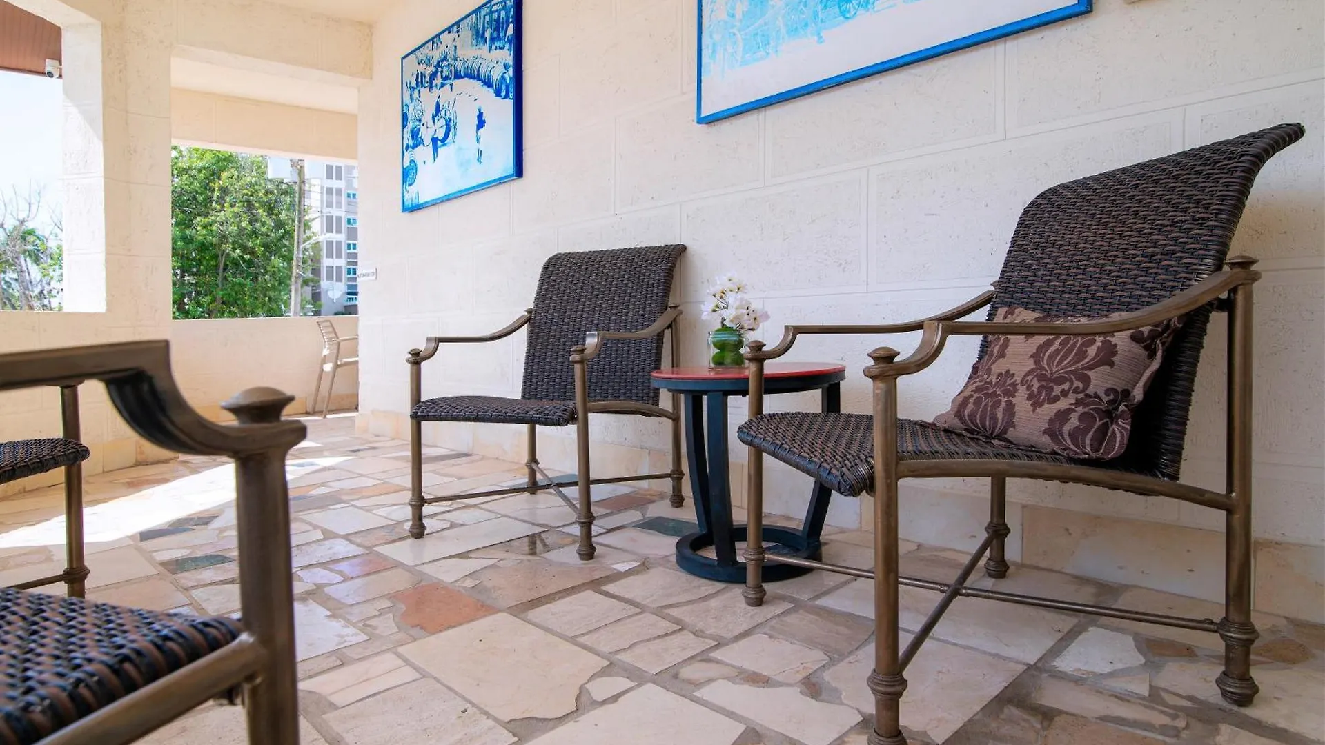 Apartment Carambola Hotel With Pool Access, Steps To Beach Christ Church