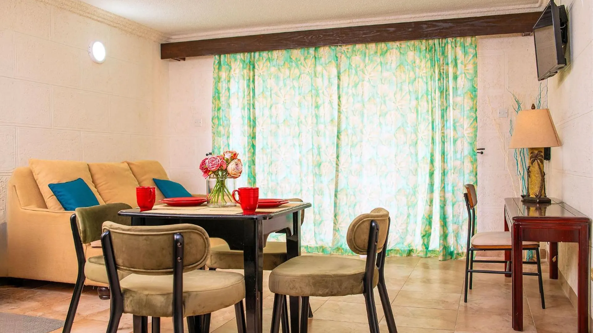 Apartment Carambola Hotel With Pool Access, Steps To Beach Christ Church