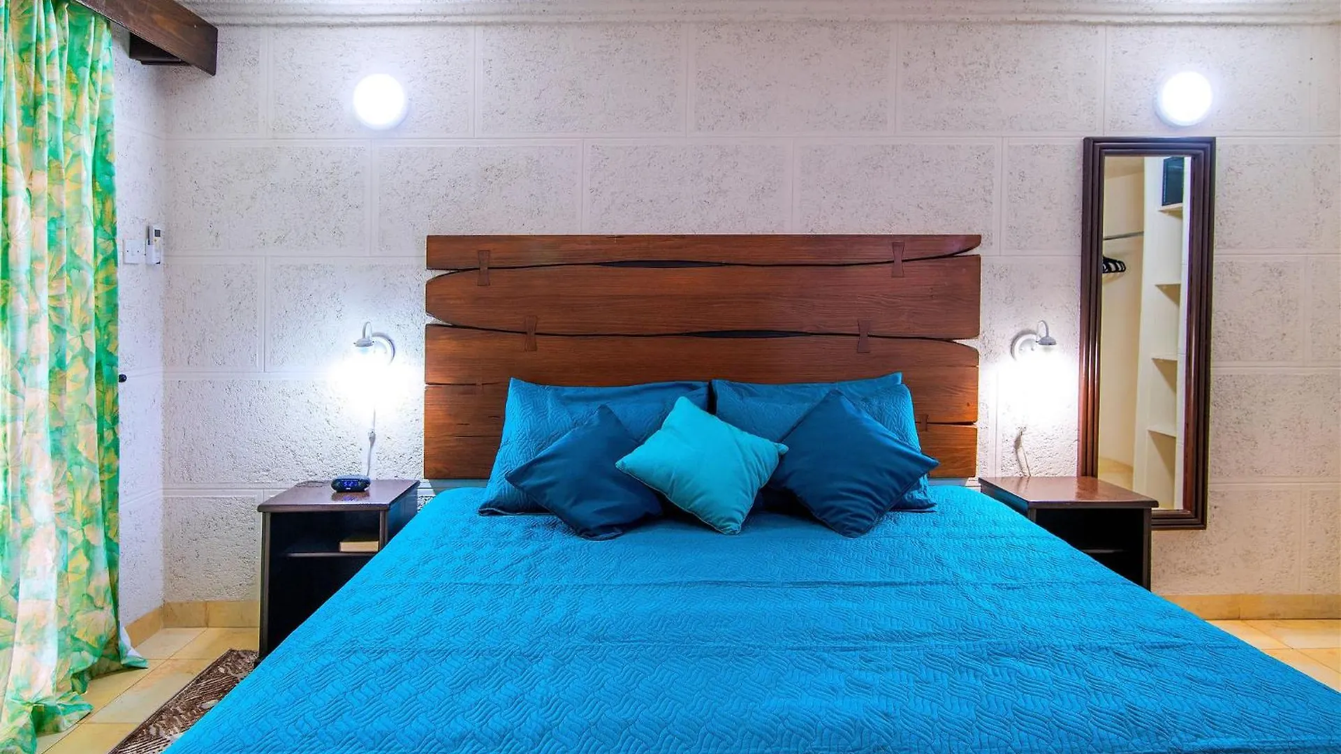 Apartment Carambola Hotel With Pool Access, Steps To Beach Christ Church Barbados