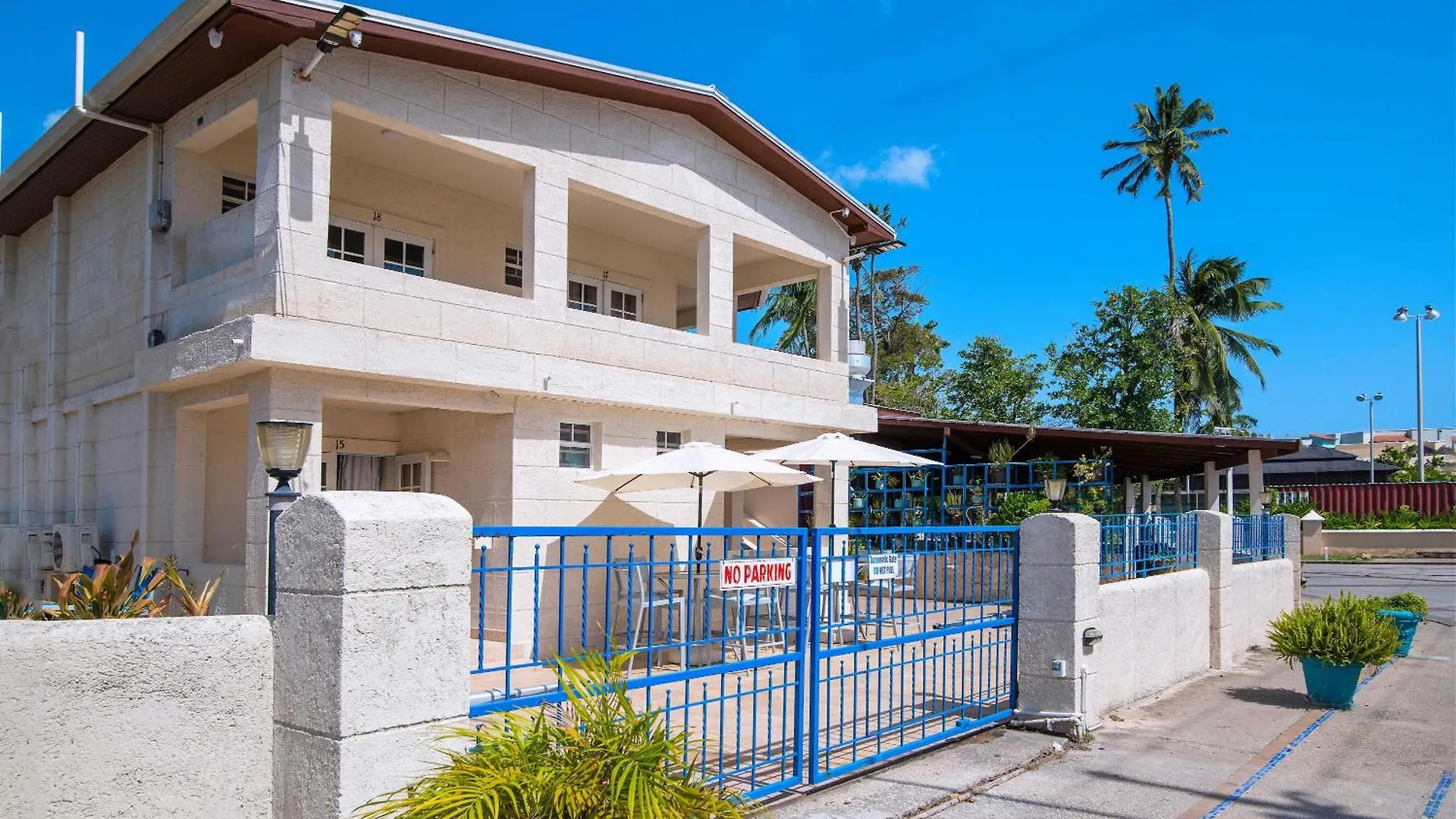 Carambola Hotel With Pool Access, Steps To Beach Christ Church Apartment