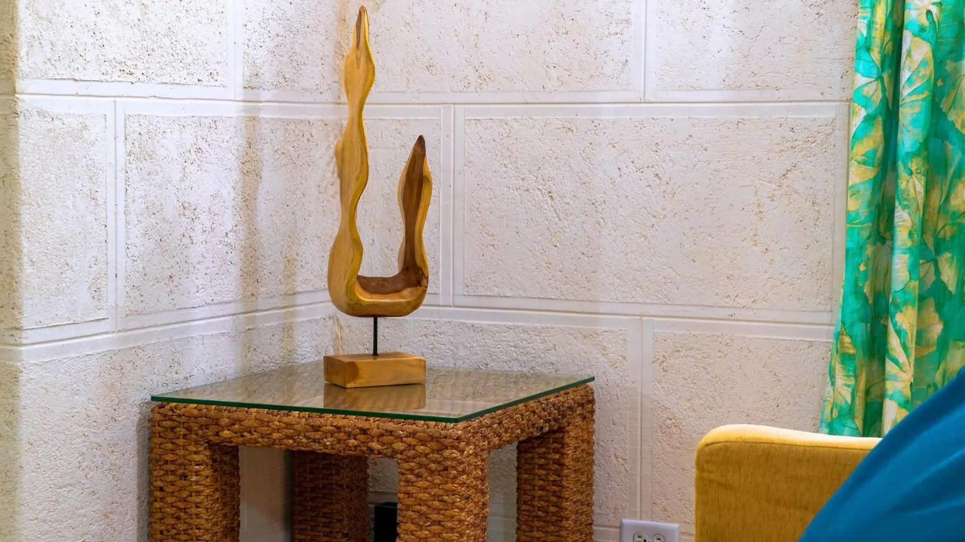 Apartment Carambola Hotel With Pool Access, Steps To Beach Christ Church