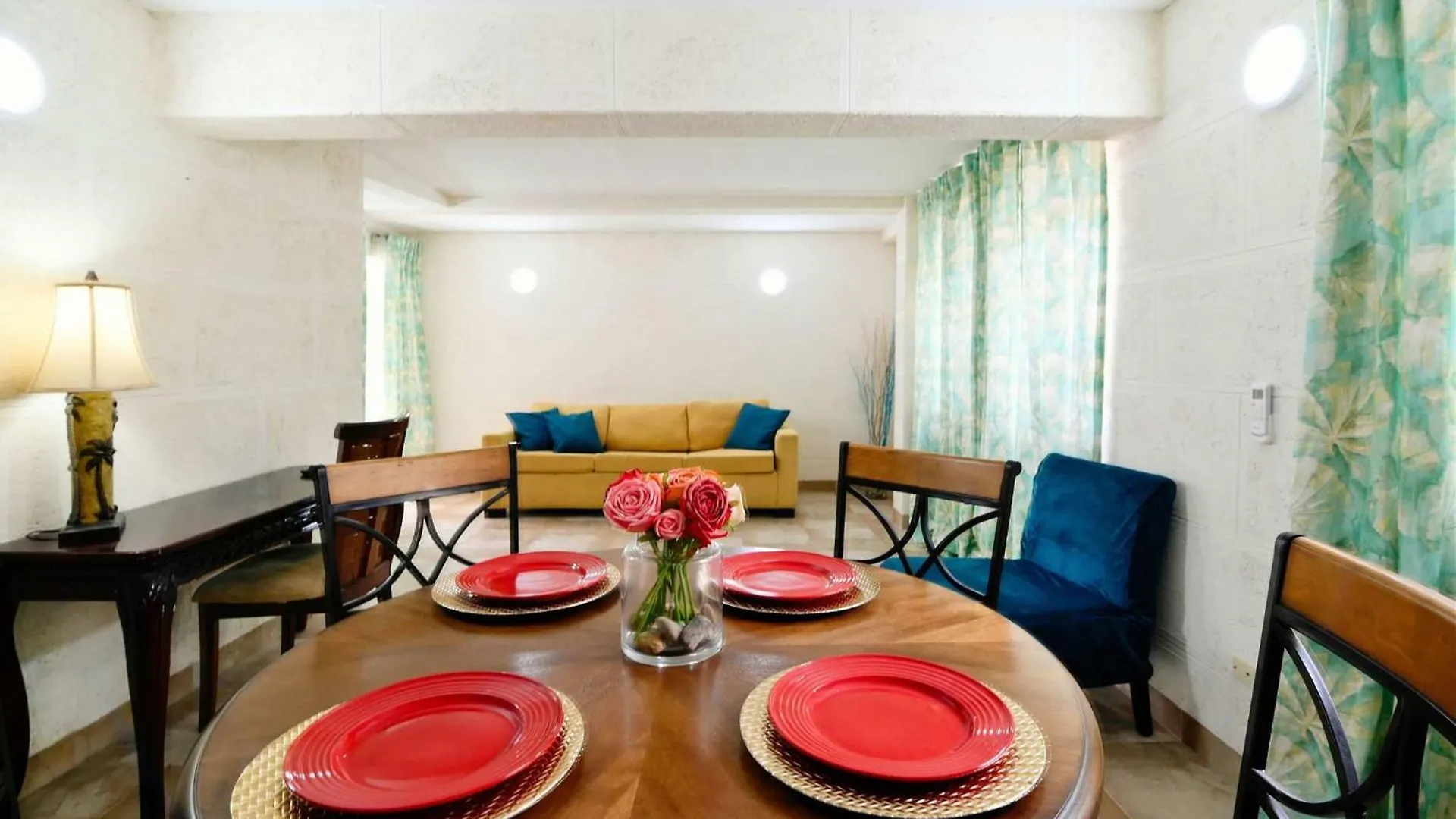 Apartment Carambola Hotel With Pool Access, Steps To Beach Christ Church