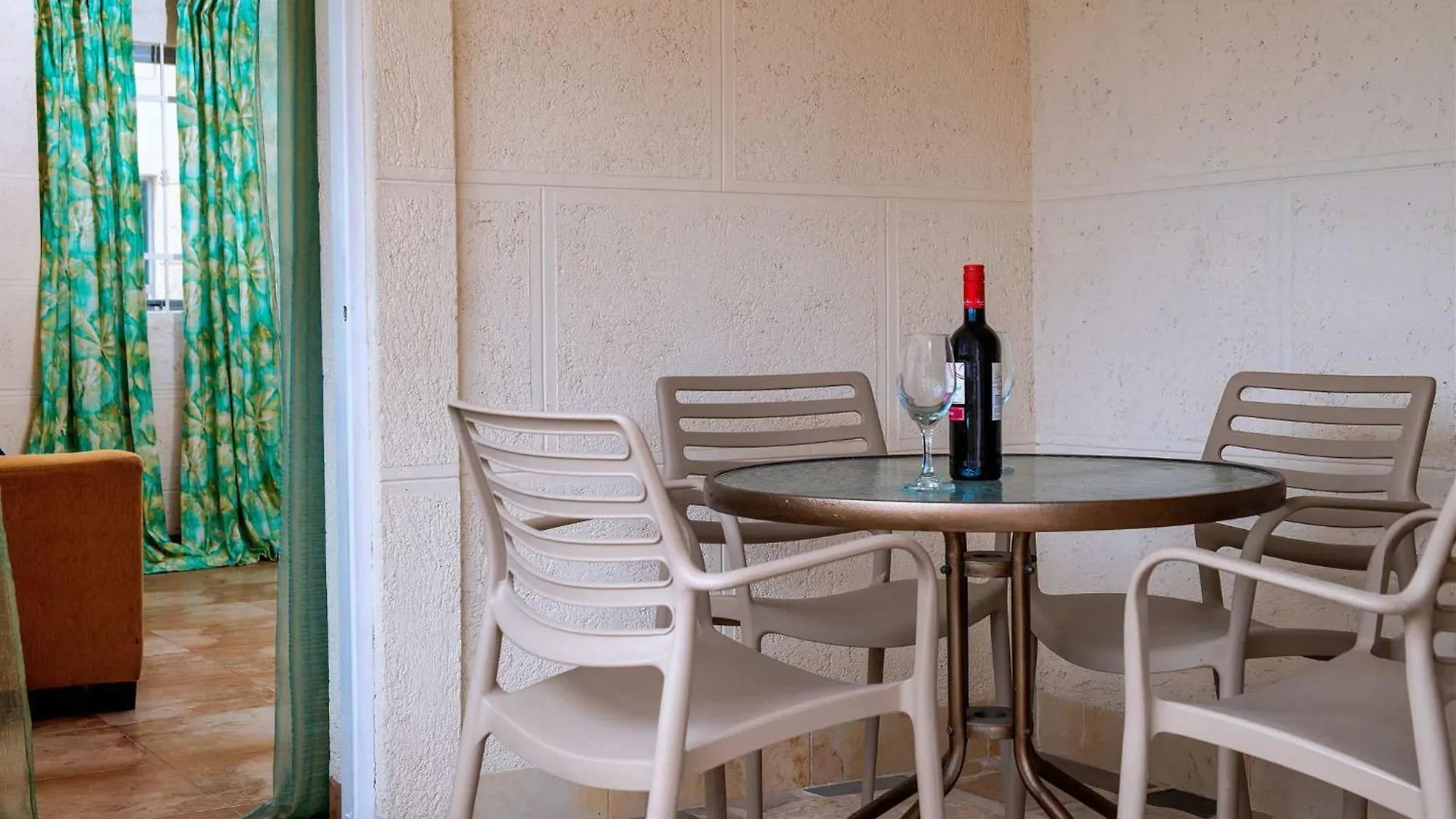 Apartment Carambola Hotel With Pool Access, Steps To Beach Christ Church