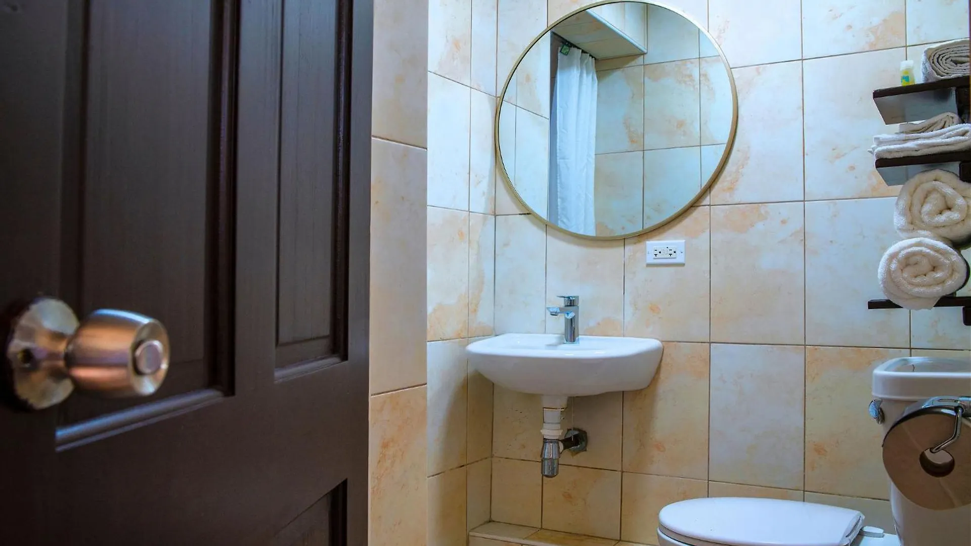 Apartment Carambola Hotel With Pool Access, Steps To Beach Christ Church