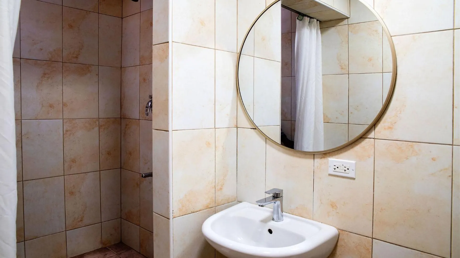 Carambola Hotel With Pool Access, Steps To Beach Christ Church 0*,