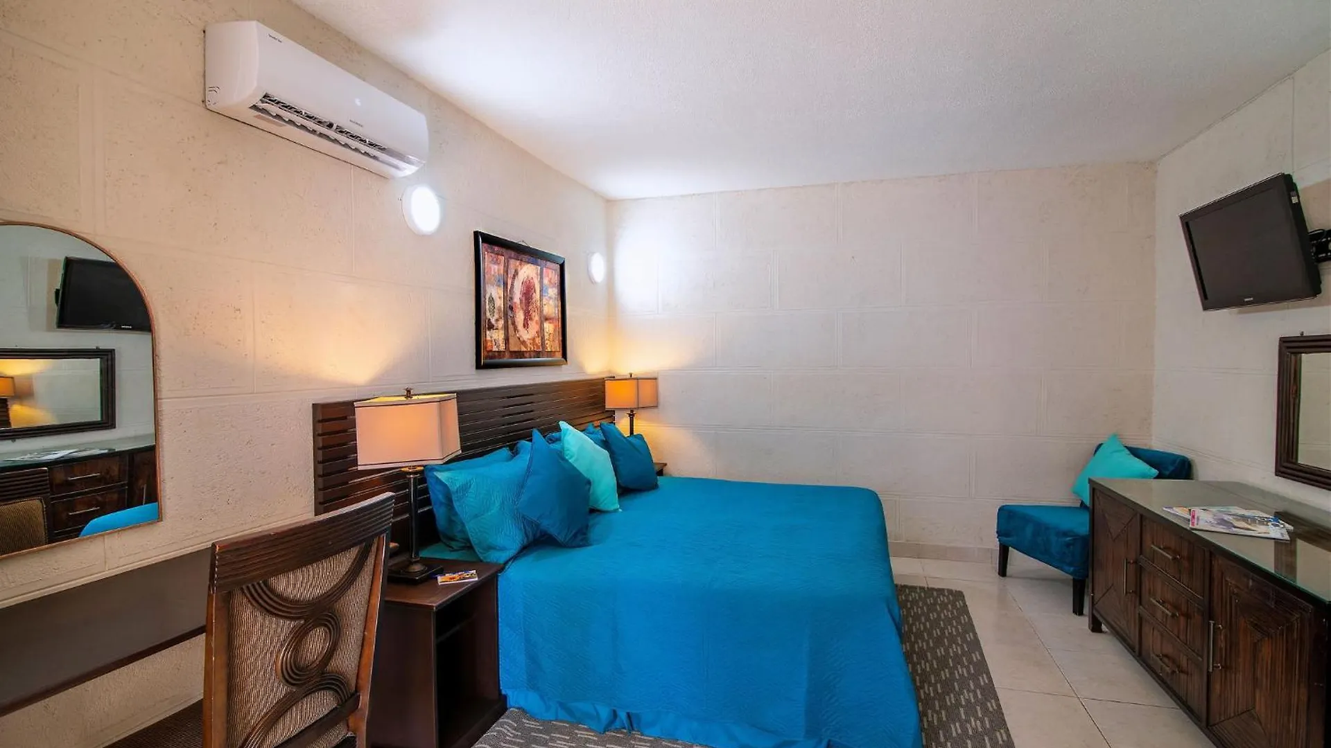 Carambola Hotel With Pool Access, Steps To Beach Christ Church 0*,