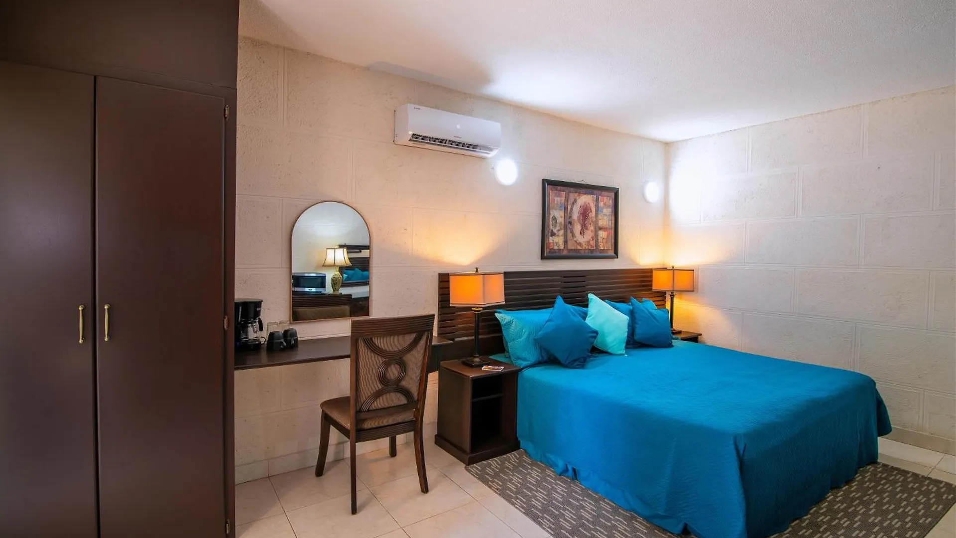Carambola Hotel With Pool Access, Steps To Beach Christ Church 0*,