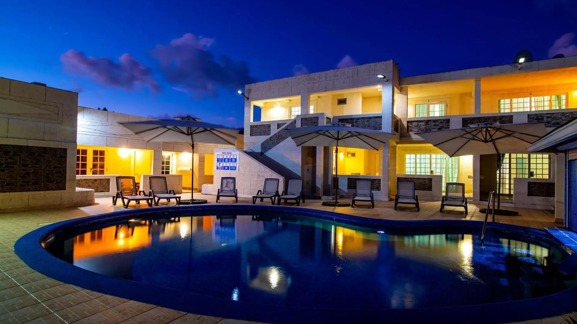 Apartment Carambola Hotel With Pool Access, Steps To Beach Christ Church