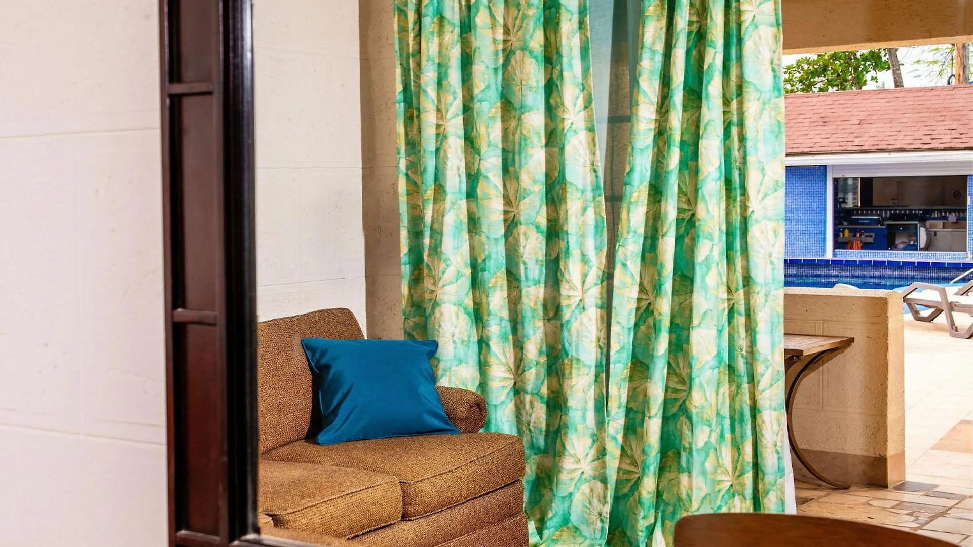 Carambola Hotel With Pool Access, Steps To Beach Christ Church Apartment